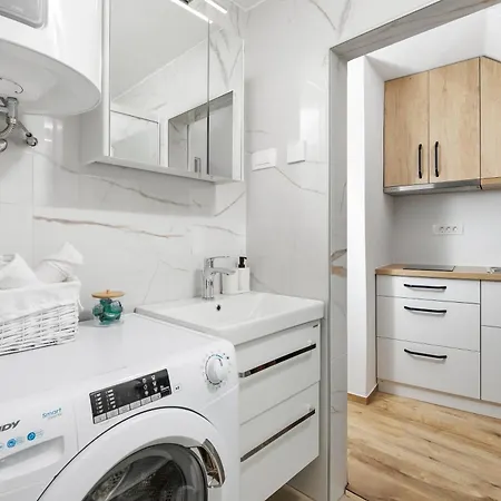 Via Traversa * Izola