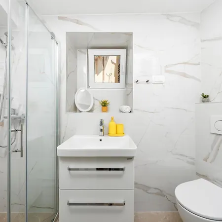 Via Traversa * Izola