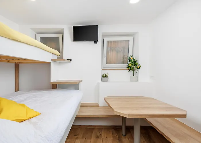 Via Traversa * Изола